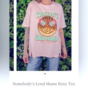 Simply Southern relaxed Tee- “Somebody’s Loud Mama” Boxy Tee- 😎NWT😎 Size XS/S
